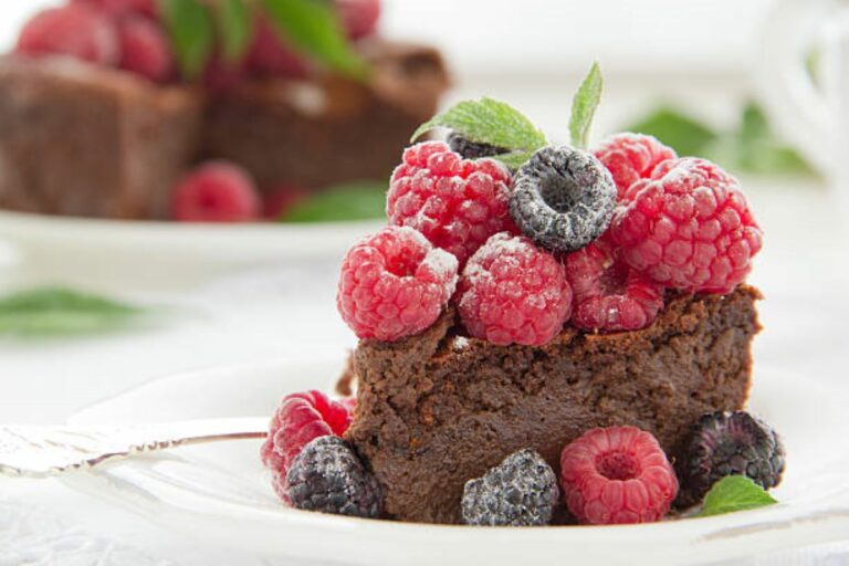 Εορτολόγιο: Ποιοι γιορτάζουν σήμερα 28 Οκτωβρίου – Επέτειος του «ΟΧΙ»