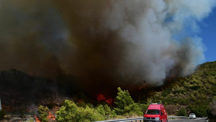 Πολύ υψηλός κίνδυνος πυρκαγιάς αύριο σε Αττική, Βοιωτία, Κορινθία και Λακωνία
