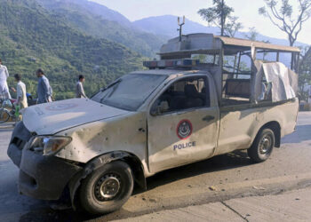 Πακιστάν: Ένας νεκρός και τρεις τραυματίες αστυνομικοί σε έκρηξη βόμβας με στόχο αυτοκινητοπομπή διπλωματών