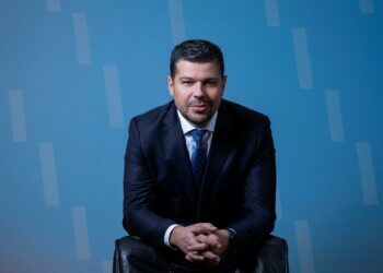 Το «πράσινο» deal της ΔΕΗ με τους ομίλους Κοπελούζου και Σαμαρά