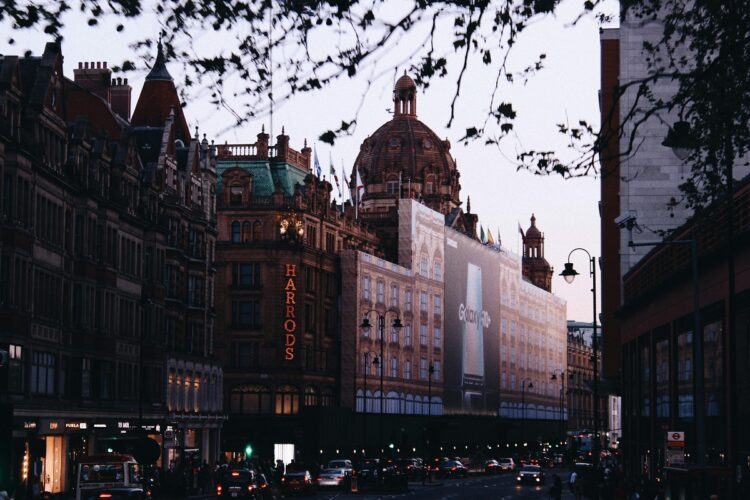Βρετανία: Τα Harrods ζητούν συγγνώμη για τις σεξουαλικές επιθέσεις εναντίον υπαλλήλων τους