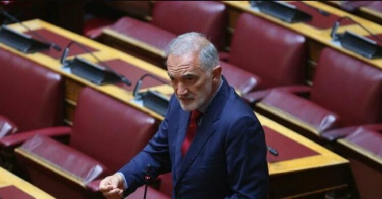 Σαλμάς: Δεν παραδίδω την έδρα μου – Ο Μητσοτάκης έχει ιδιοκτησιακή αντίληψη της παράταξης