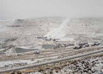 Νότια Αφρική: Τεράστια μποτιλιαρίσματα εξαιτίας του χιονιού- Μια γυναίκα έχασε τη ζωή της