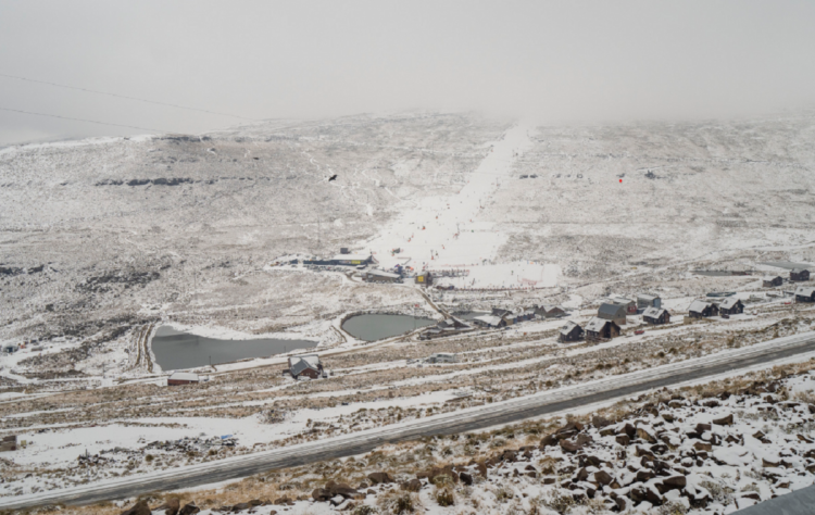 Νότια Αφρική: Τεράστια μποτιλιαρίσματα εξαιτίας του χιονιού- Μια γυναίκα έχασε τη ζωή της