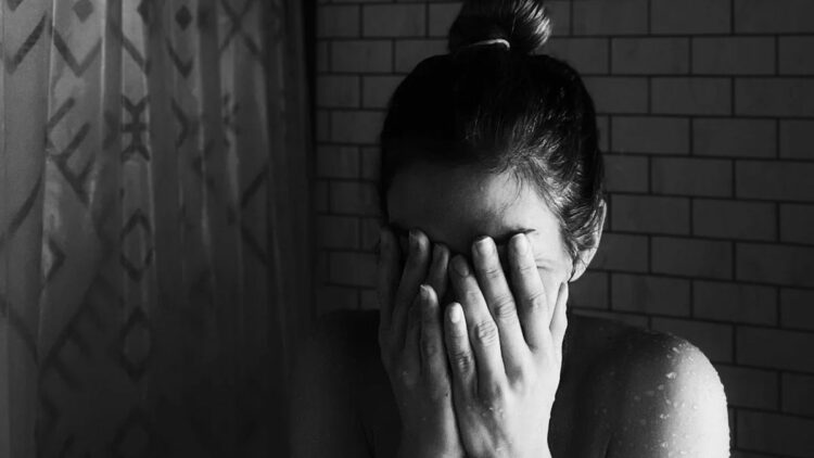 Θύμα βίαιης επίθεσης έπεσε 14χρονη από ανήλικες στη Γλυφάδα