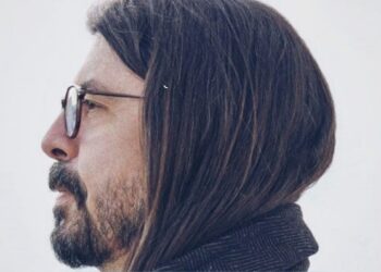 Dave Grohl “Συλλέκτης Στιγμών” από τις εκδόσεις Οξύ
