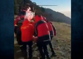 Όλυμπος: Καρέ-καρέ η διάσωση τραυματισμένου αναβάτη με σπασμένη λεκάνη