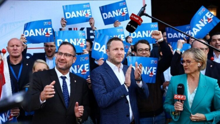 Αυστρία: Η ακροδεξιά πρώτο κόμμα — Πώς είδε ο Τύπος το χθεσινό αποτέλεσμα
