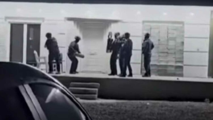 Βίντεο ντοκουμέντο από τις νέες επιχειρήσεις της ΕΛΑΣ σε καταυλισμούς: Εντόπισαν όπλα και κλοπιμαία