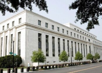 Επιτόκια: «Σήμα» για γρήγορη μείωσή τους από την ΕΚΤ έστειλε η Fed