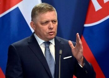 Σλοβακία: Έστειλαν φάκελο με σφαίρα στον Ρόμπερτ Φίτσο