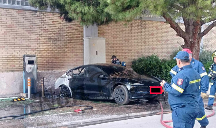 Φωτιά ηλεκτρικό αυτοκίνητο