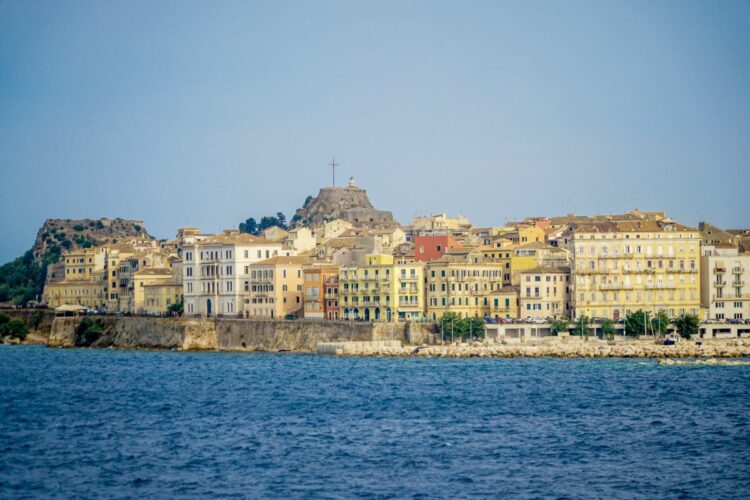 Σοβαρή καταγγελία: Σχολείο στο ψηλότερο σημείο της Κέρκυρας λειτουργεί με χαλασμένο αλεξικέραυνο