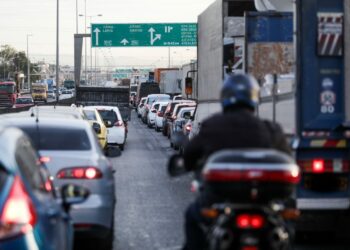 Κίνηση στους δρόμους: Στο «κόκκινο» ο Κηφισός – Ουρές χιλιομέτρων με το «καλημέρα»