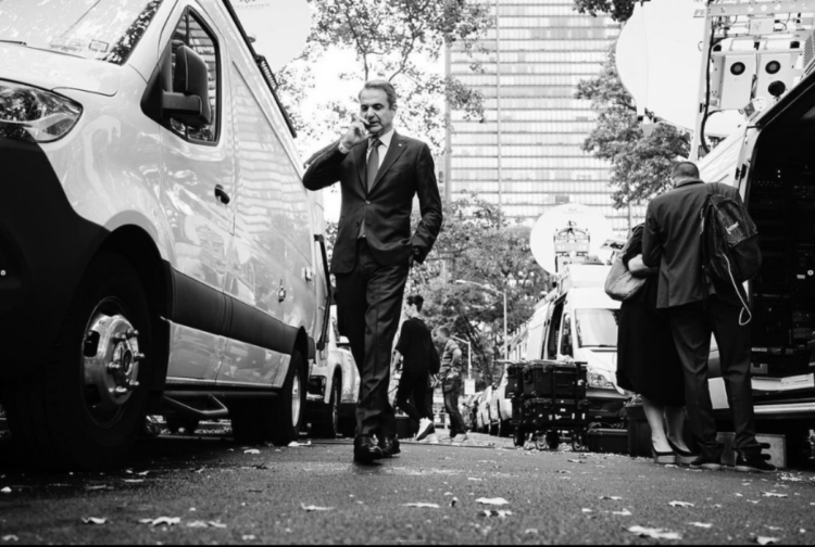 Οι επαφές Μητσοτάκη στη Νέα Υόρκη μέσα από 18 ασπρόμαυρες φωτογραφίες