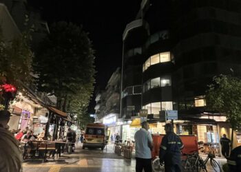 Λάρισα: Αίσιο τέλος με τον άνδρα που απειλούσε να πέσει από πολυώροφο κτίριο