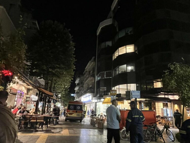 Λάρισα: Αίσιο τέλος με τον άνδρα που απειλούσε να πέσει από πολυώροφο κτίριο