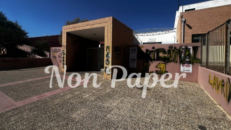 Άγρια συμπλοκή σε σχολείο στο Λαύριο με τραυματίες και προσαγωγές – Βγήκαν μαχαίρια