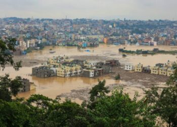 Νεπάλ: 101 νεκροί και 64 αγνοούμενοι από τις φονικές πλημμύρες και τις κατολισθήσεις