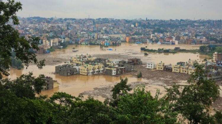 Νεπάλ: 101 νεκροί και 64 αγνοούμενοι από τις φονικές πλημμύρες και τις κατολισθήσεις