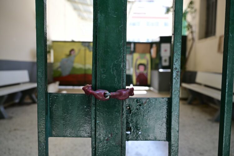 Θεσσαλονίκη: Αδέσποτες σφαίρες εντοπίστηκαν σε αυλή νηπιαγωγείου