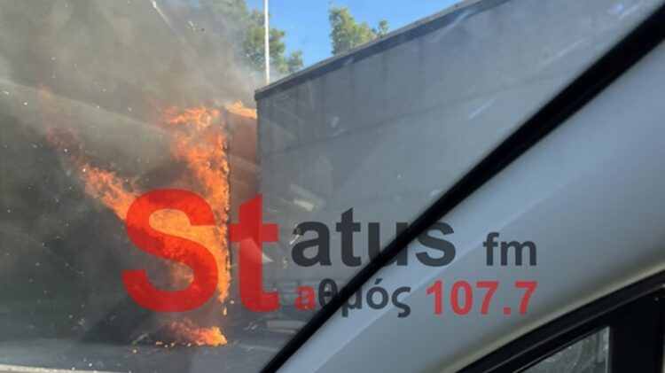 Φωτιά σε νταλίκα έξω από τη Θεσσαλονίκη – Στο σημείο η πυροσβεστική
