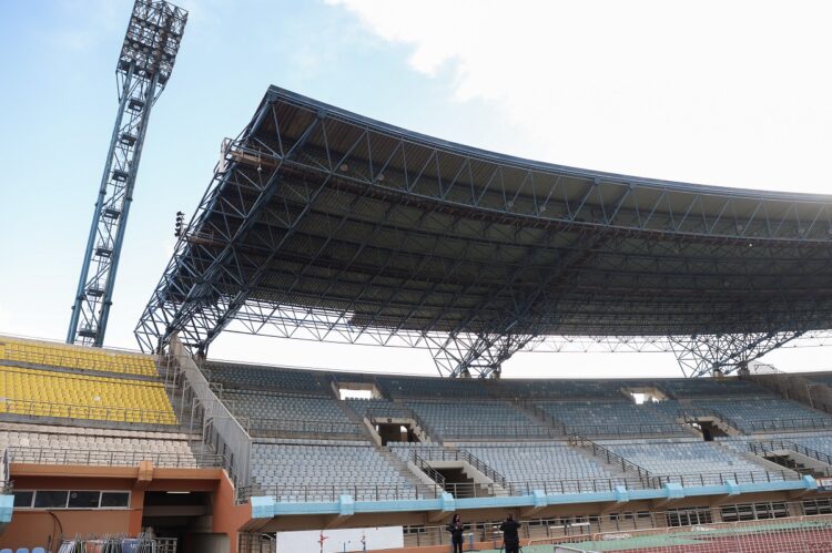 Ηράκλειο: Ξεκινά η απομάκρυνση του ανατολικού στεγάστρου του Παγκρητίου Σταδίου