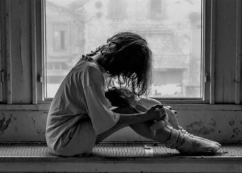 Φρίκη στις ΗΠΑ: Μικρά παιδιά ζούσαν σε διαμέρισμα γεμάτο περιττώματα – Σοκάρουν οι περιγραφές των αστυνομικών