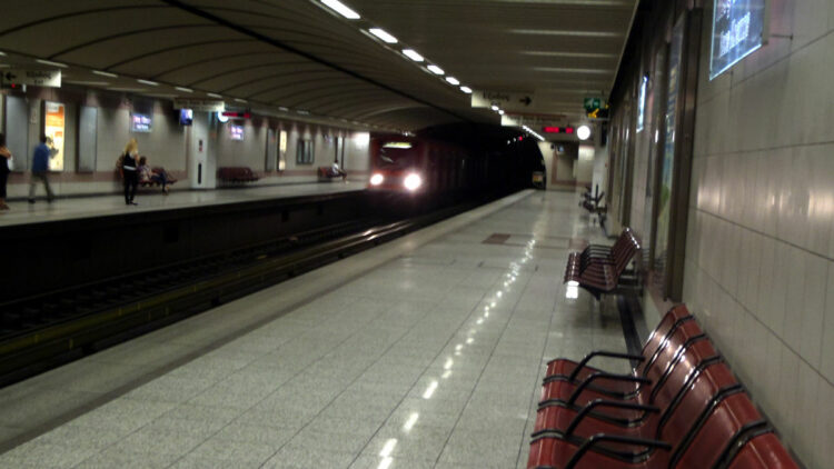 Σταθμός μετρό - Αγία Μαρίνα