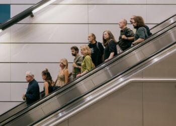 “Ο Θείος Βάνιας” του Άντον Τσέχωφ σε σκηνοθεσία Δημήτρη Καταλειφού