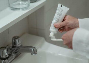 Μεγάλη έρευνα συνδέει τον καρκίνο με την ουλίτιδα: Πώς προκαλείται μέσω των βακτηρίων