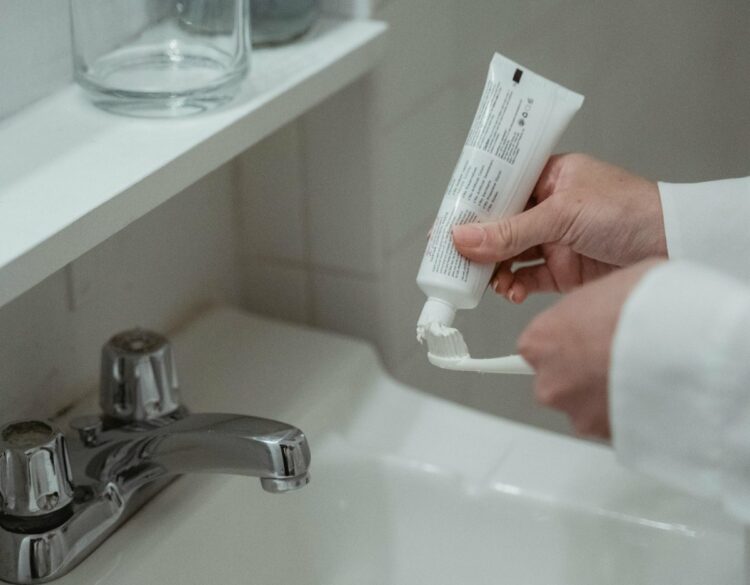 Μεγάλη έρευνα συνδέει τον καρκίνο με την ουλίτιδα: Πώς προκαλείται μέσω των βακτηρίων