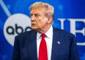 Τραμπ κατά Ζελένσκι για την παράταση του πολέμου: «Δίνουμε δισεκατομμύρια και αρνείται να κλείσει συμφωνία»