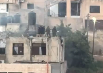 Μέση Ανατολή – ΗΠΑ: «Βαθιά ανησυχητικά» τα βίντεο με Ισραηλινούς στρατιώτες να πετούν από ταράτσες σορούς Παλαιστινίων