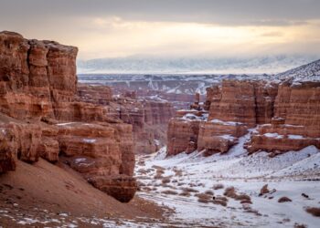 Νότια Αφρική: Δρόμοι έκλεισαν από τις σπάνιες και σφοδρές χιονοπτώσεις στη χώρα