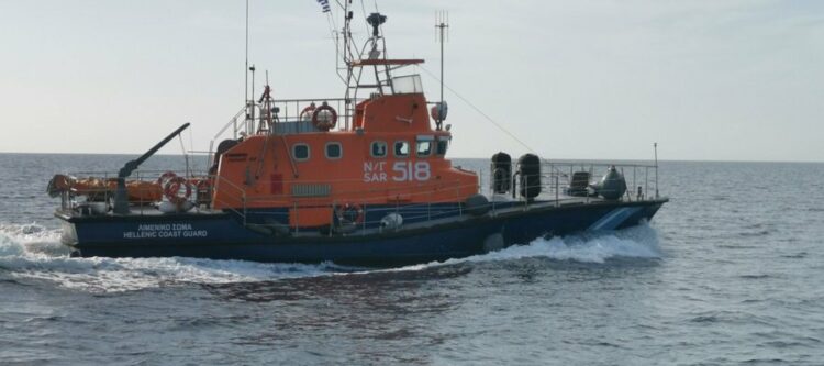 Εντοπισμός και διάσωση 51 αλλοδαπών ανοιχτά της Ζακύνθου – Σύλληψη δύο διακινητών
