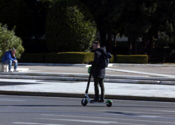 Θεσσαλονίκη: «Πονοκέφαλος» η χρήση ηλεκτρικών πατινιών – Συνελήφθη μεθυσμένος οδηγός