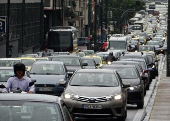 Κίνηση: Στο «κόκκινο» οι δρόμοι της Αθήνας – Μποτιλιάρισμα και στα δύο ρεύματα του Κηφισού