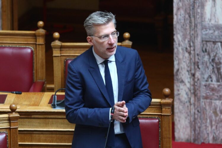 Άκης Σκέρτσος: Δίκαιη και ισορροπημένη πολιτική, τα αφορολόγητα φιλοδωρήματα έως 300 ευρώ το μήνα