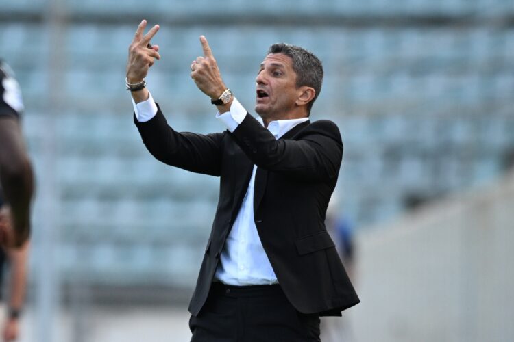 Το απουσιολόγιο του Λουτσέσκου παραμένει γεμάτο