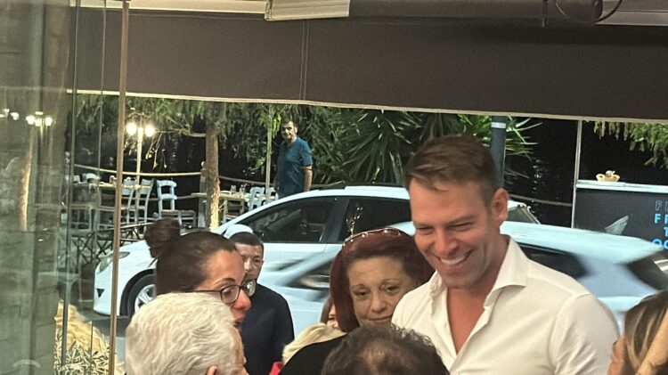 Κασσελάκης: Αγωνιστικούς χαιρετισμούς από τον Ταύρο – Νέα γραφεία και νέο κόμμα;