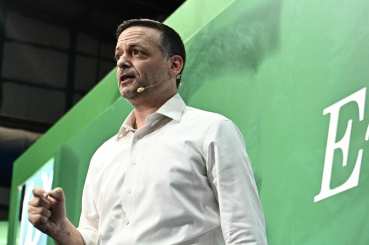 Χάρης Δούκας: «Θέλω να πω και στους 300.000 να έρθουν να στηρίξουν ξανά τη διαδικασία»