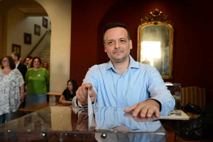 Εκλογές ΠΑΣΟΚ: Ψήφισε ο Χάρης Δούκας – «Ραντεβού με το μέλλον»