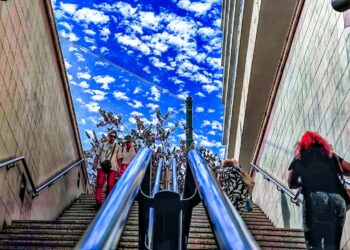 Καιρός: Σχεδόν αίθριος με αραιές νεφώσεις – Υποχωρεί η θερμοκρασία