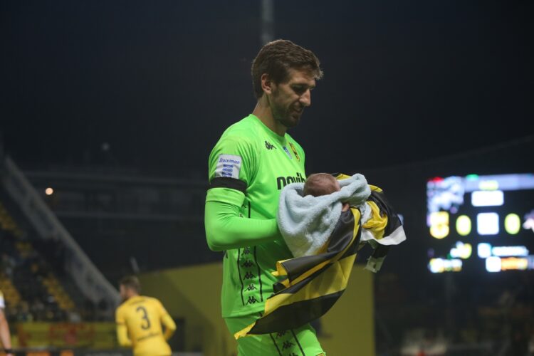 Ομορφες στιγμές στο «Βικελίδης», ο Κουέστα μαζί με τον γιο του!