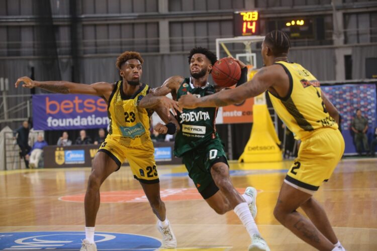 «Αυτοκτονία» του Άρη στην τελευταία περίοδο και ήττα από την Τσεντεβίτα