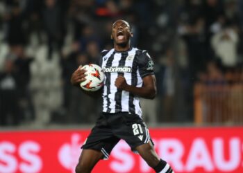 Το buzzer beater του Μπάμπα γλίτωσε τον ΠΑΟΚ