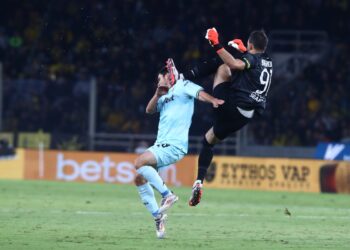 Φάουλ… καράτε του Μπρινιόλι, αρνήθηκε την κόκκινη ο Σιδηρόπουλος