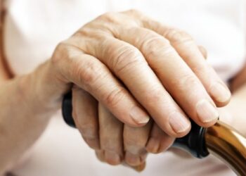 Ζωγράφου: Κάνουν έξωση σε 90χρονη με άρρωστο παιδί – Δεν είχε ενημερωθεί καν η οικογένεια (video)