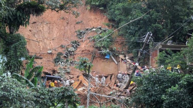 Βραζιλία: Δύο άτομα αγνοούνται μετά από κατολίσθηση που παρέσυρε λιμενική εγκατάσταση